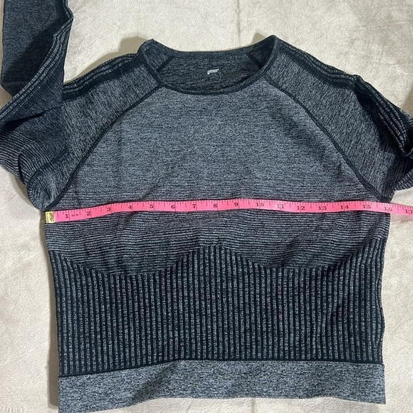 Fabletics Womens Seamless Ombre Long Sleeve Crop Top Gray XS S Yoga Activewear - Picture 2 of 5